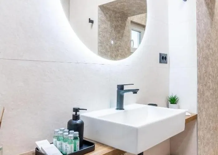 Centre In Stone House *