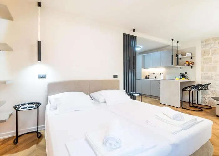 Centre In Stone House Apartment *